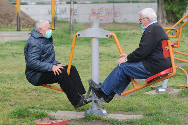 Са најстаријим Краљевчанима о животу у двомесечном карантину: Крај Ибра се лакше дише (ФОТО)